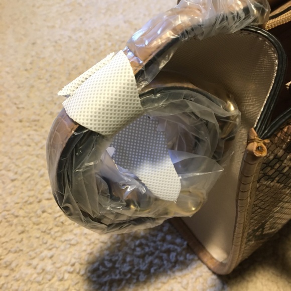 ALDO Purse - 9.5 length and 7.5 height.  Tan and snake skin pattern. - Picture 4 of 7